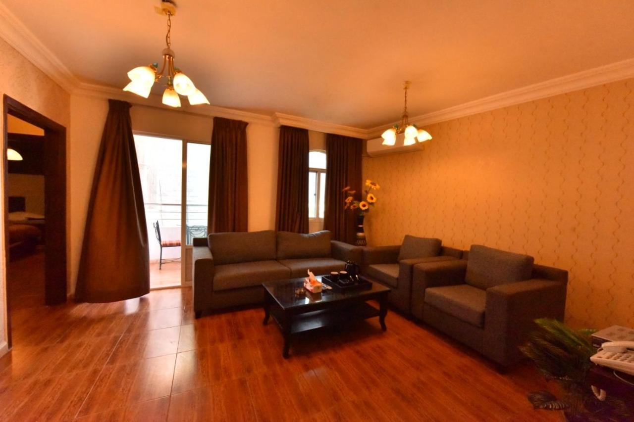 Al Farooq Hotel Apartmentsアンマン エクステリア 写真