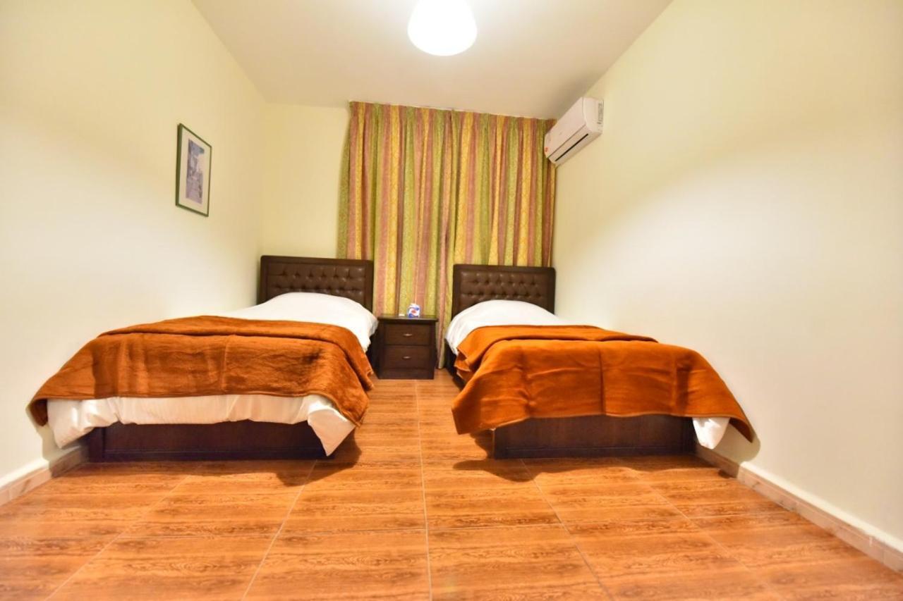 Al Farooq Hotel Apartmentsアンマン エクステリア 写真