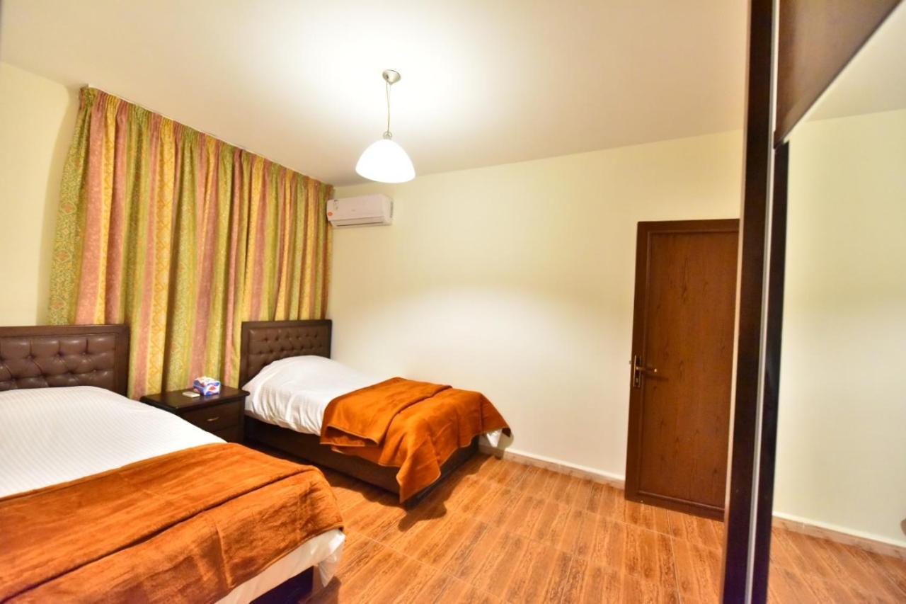 Al Farooq Hotel Apartmentsアンマン エクステリア 写真