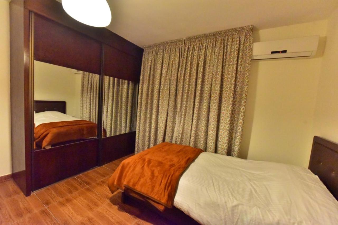Al Farooq Hotel Apartmentsアンマン エクステリア 写真