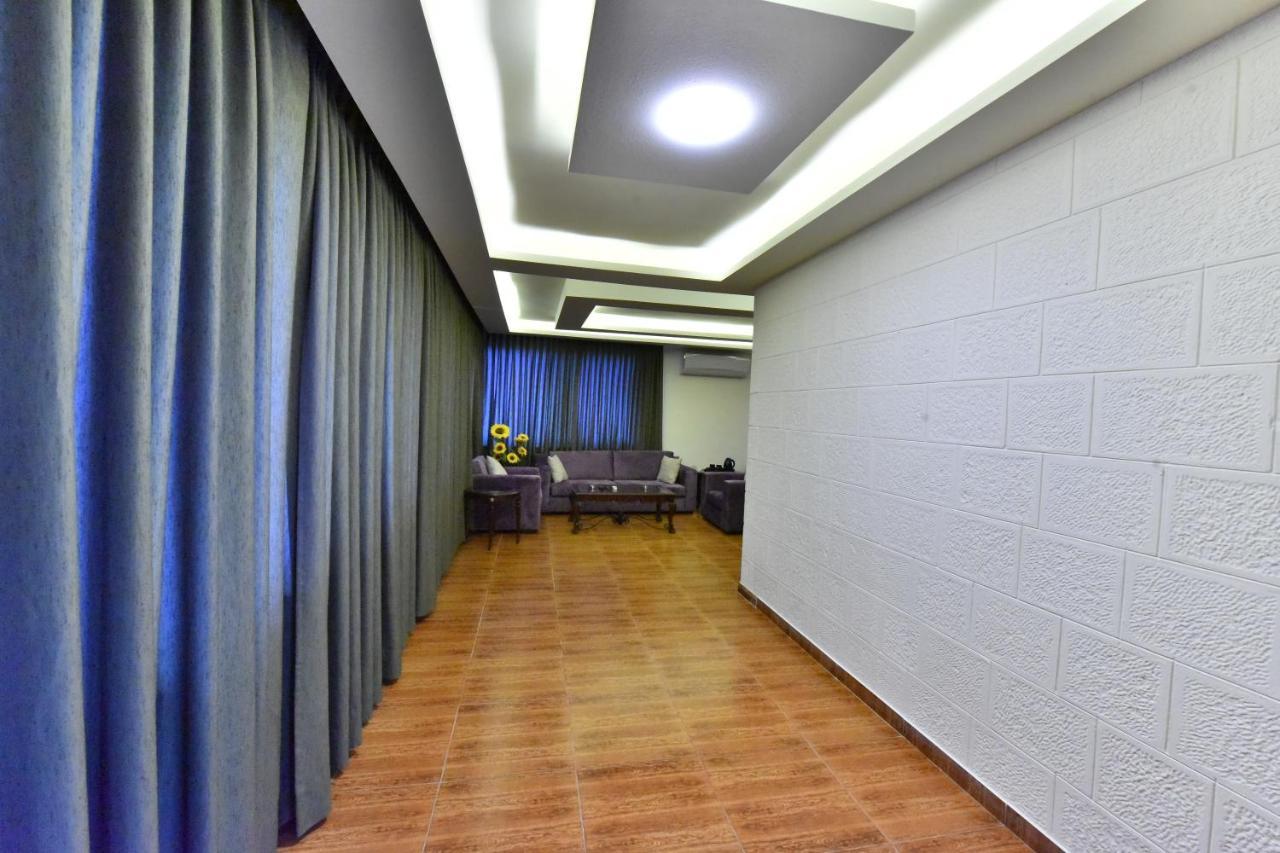 Al Farooq Hotel Apartmentsアンマン エクステリア 写真