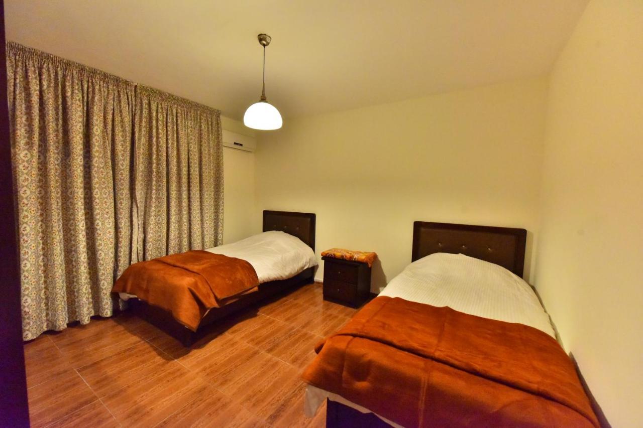 Al Farooq Hotel Apartmentsアンマン エクステリア 写真