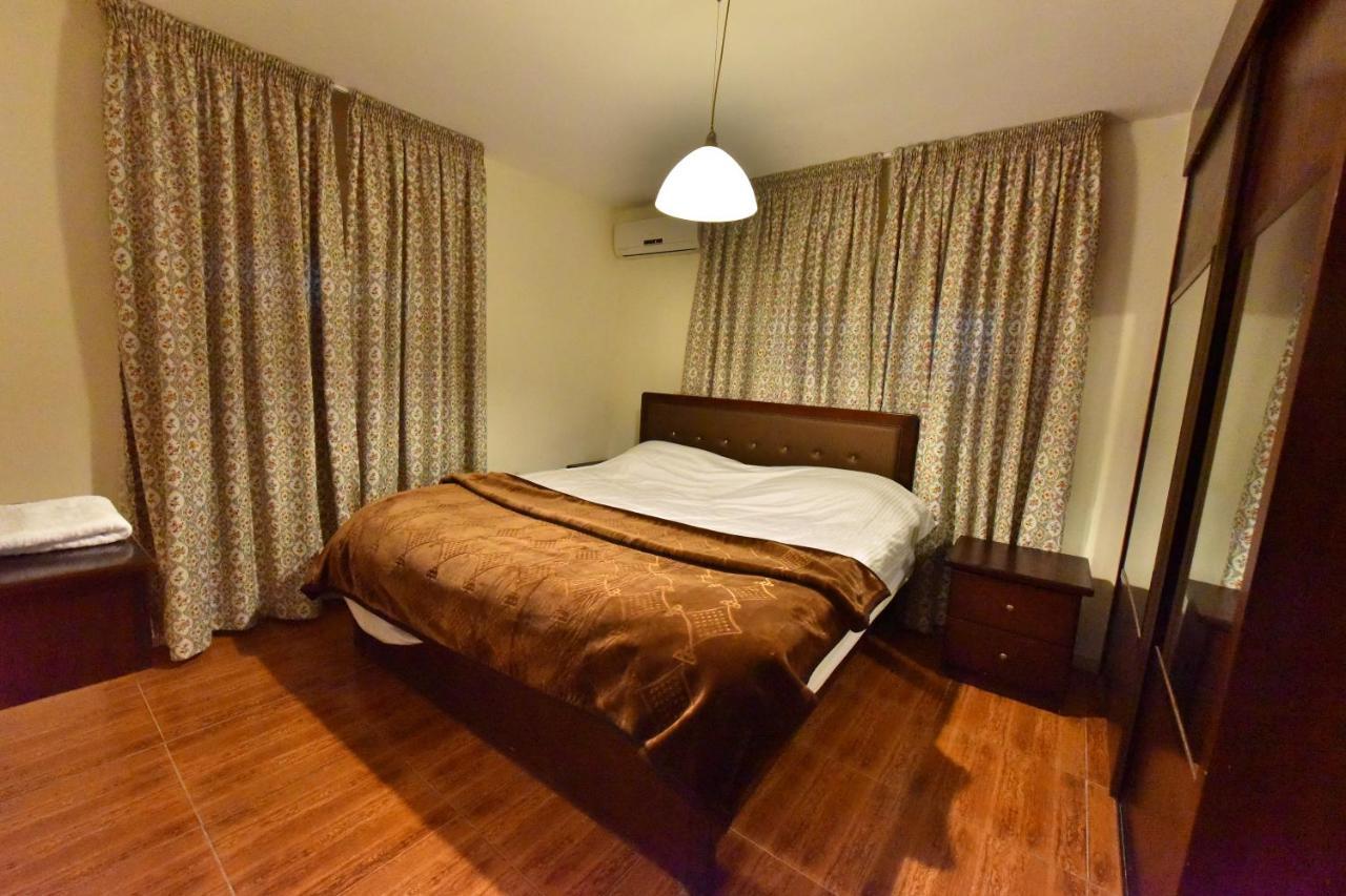 Al Farooq Hotel Apartmentsアンマン エクステリア 写真