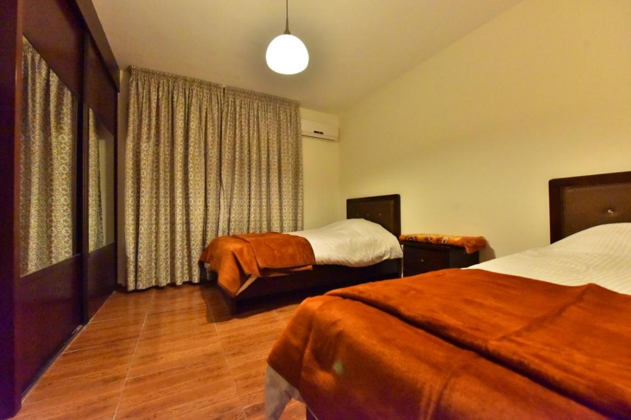 Al Farooq Hotel Apartmentsアンマン エクステリア 写真